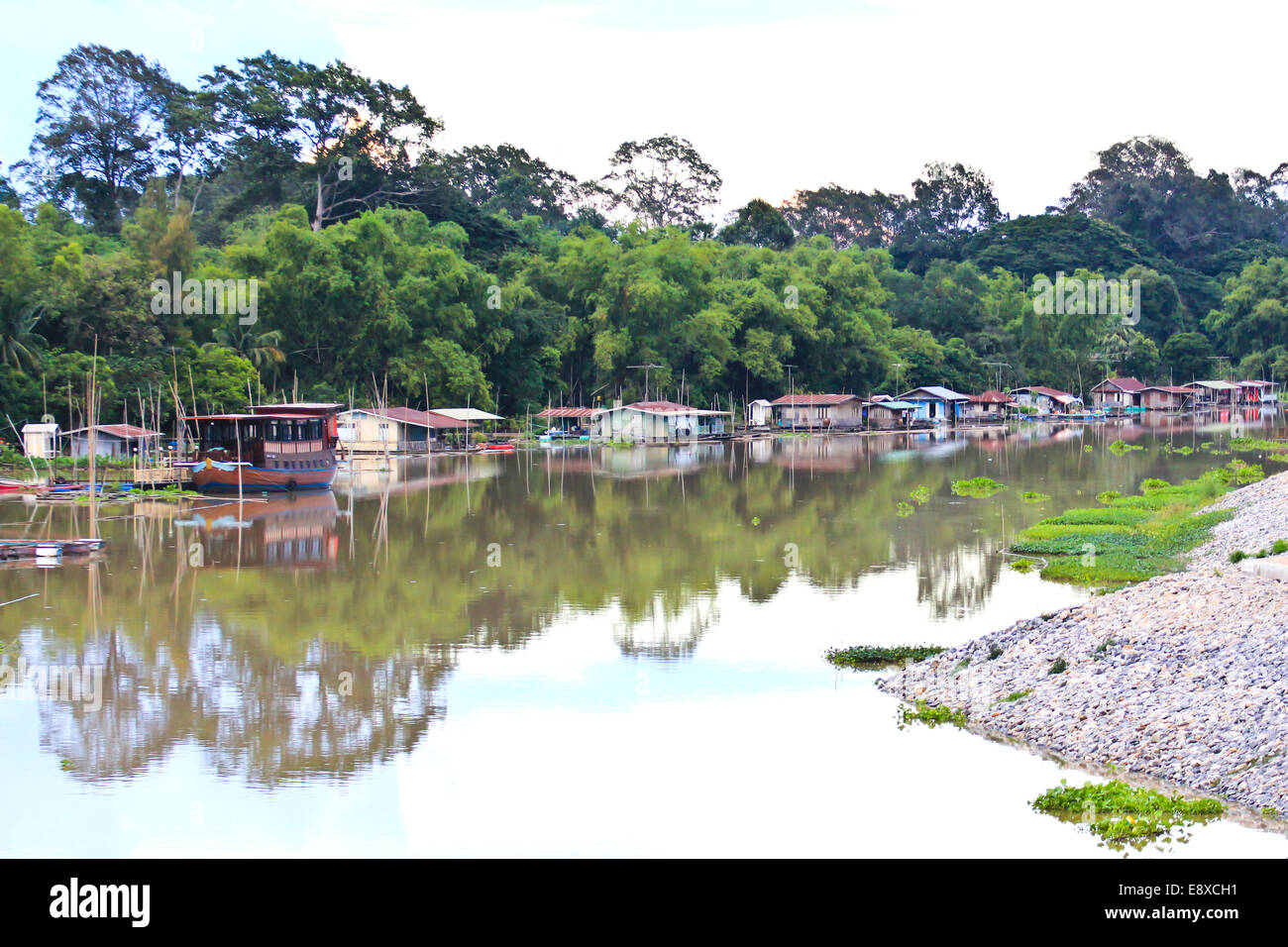 Stile Tailandese casa galleggiante ,Uthai Thani ,Thailandia. Foto Stock