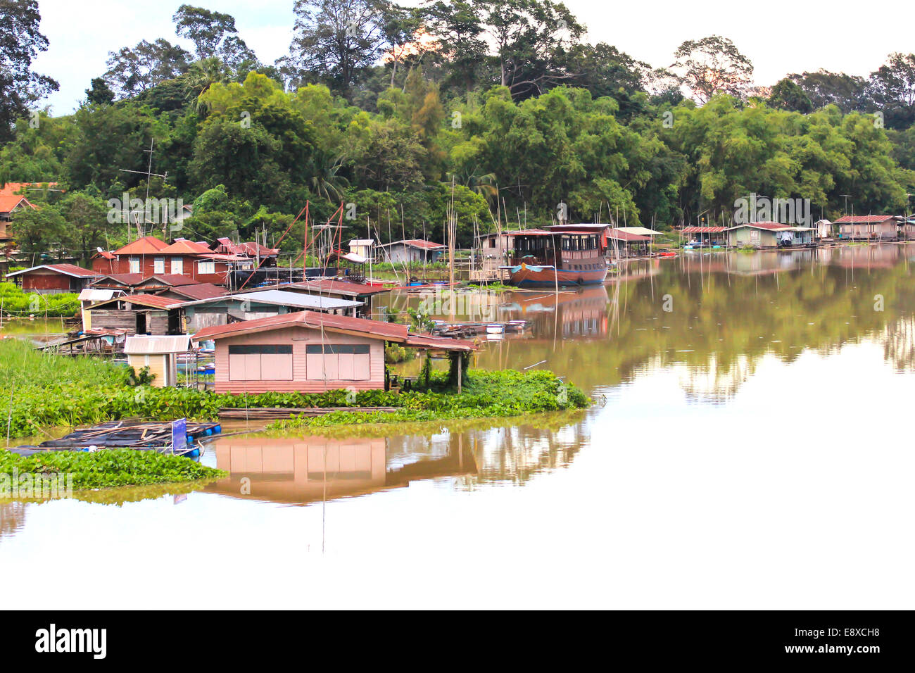 Stile Tailandese casa galleggiante ,Uthai Thani ,Thailandia. Foto Stock