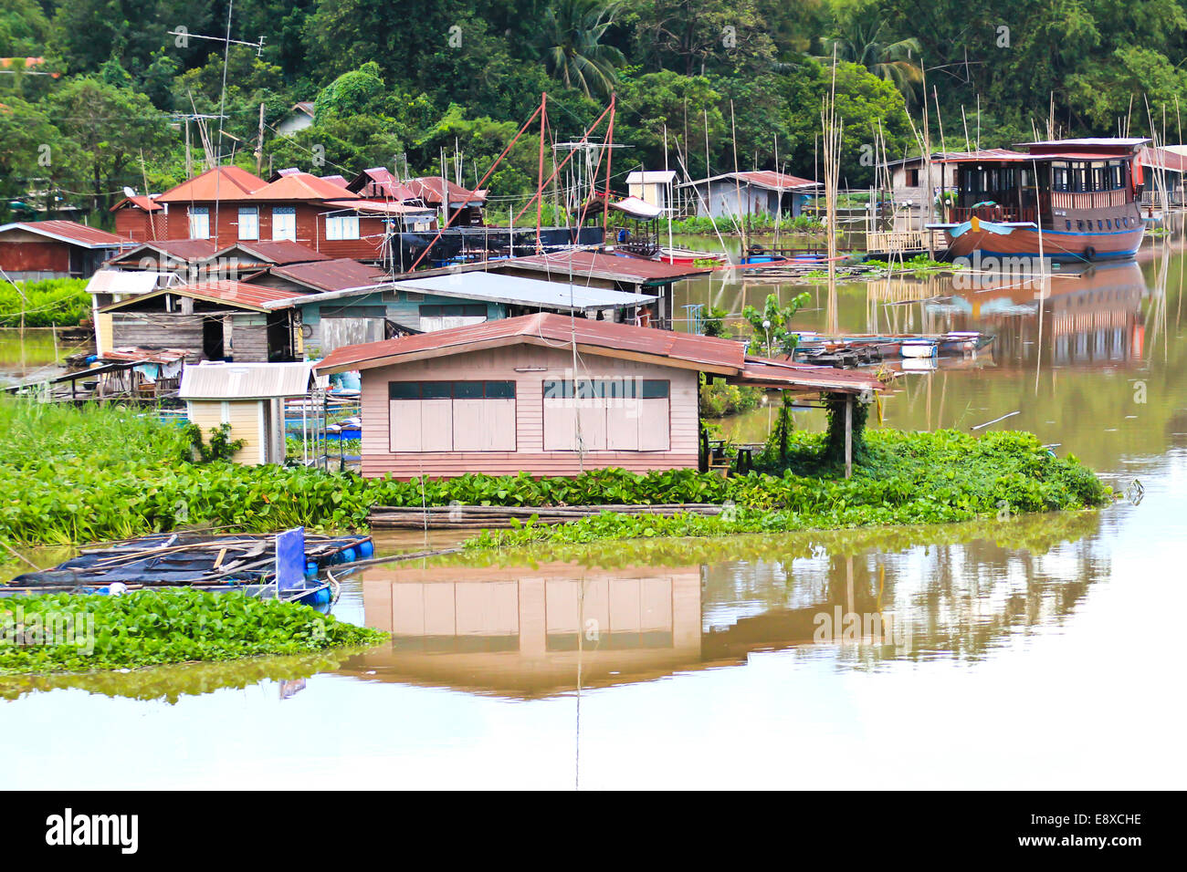 Stile Tailandese casa galleggiante ,Uthai Thani ,Thailandia. Foto Stock