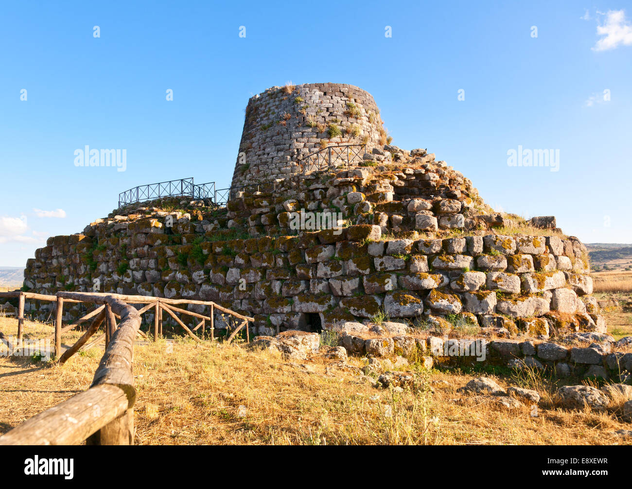 Antica megalitico di nuraghe Santu Antine in Sardegna, Italia Foto Stock