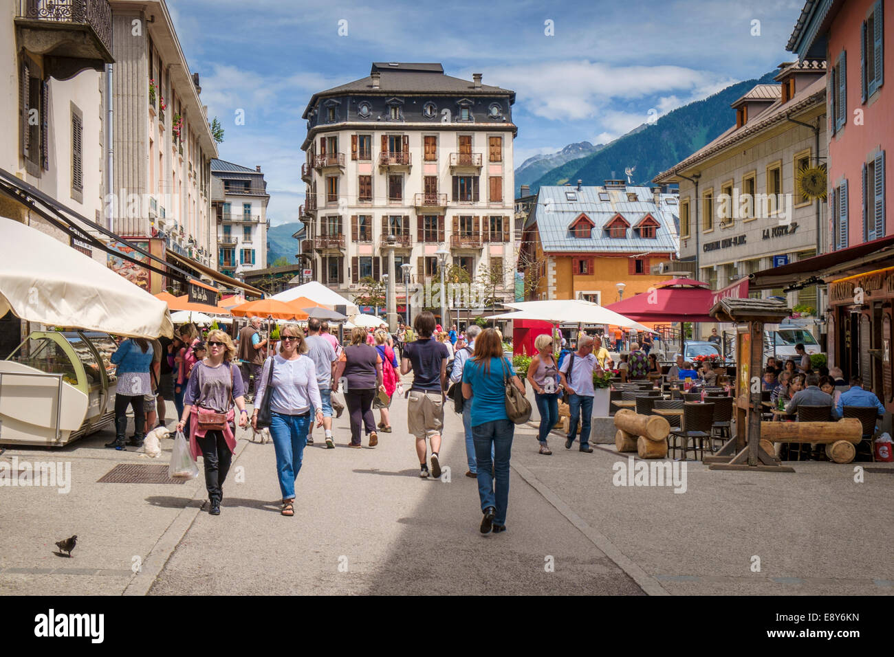 Chamonix centro città, sulle Alpi francesi, in Francia, in Europa in estate Foto Stock