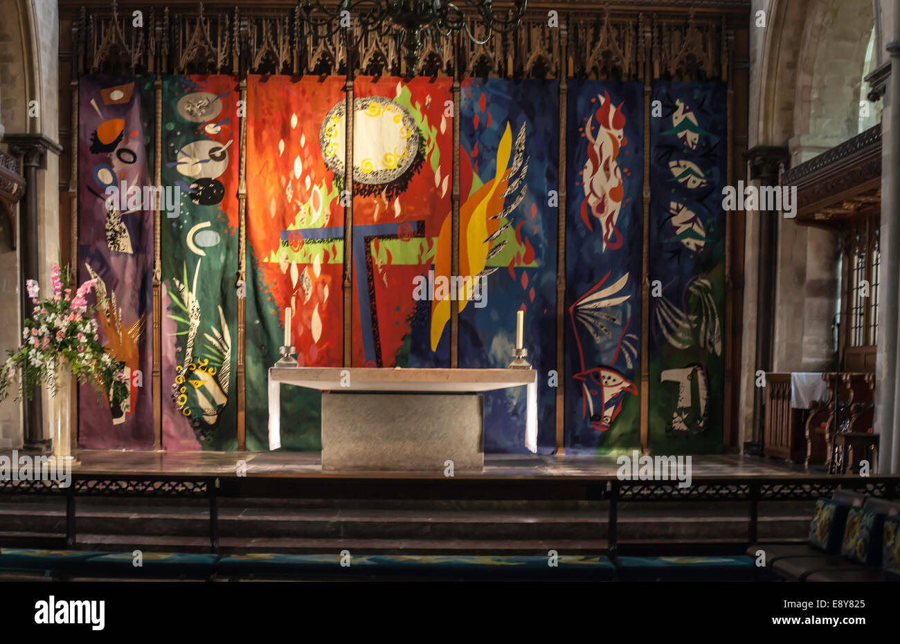 Il moderno altare in Chichester Cathedral Sussex Foto Stock