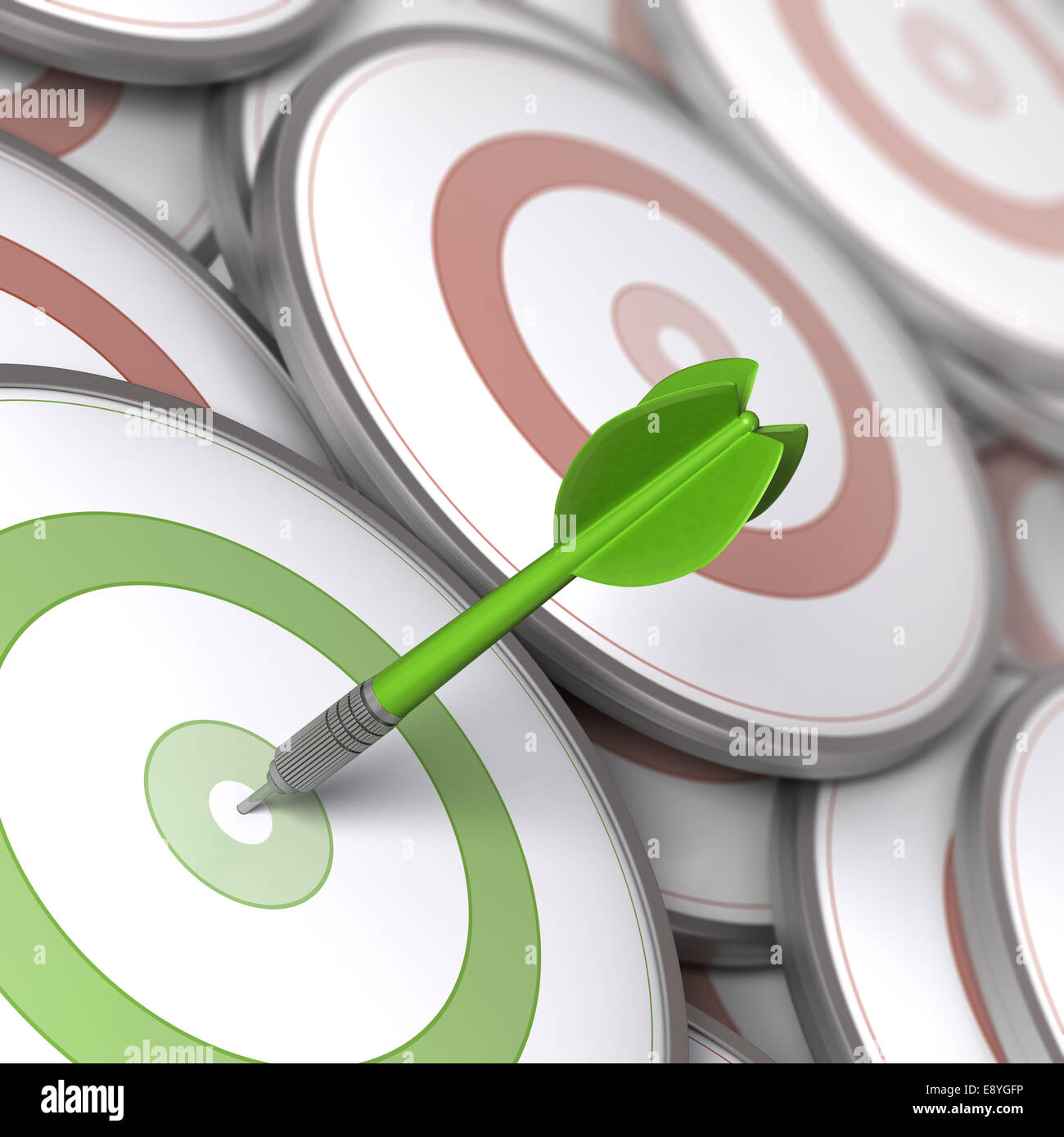 Un DART di colpire il centro di una moderna dartboard, obiettivi concetto per illustrare le opzioni di business o le strategie di marketing. Foto Stock