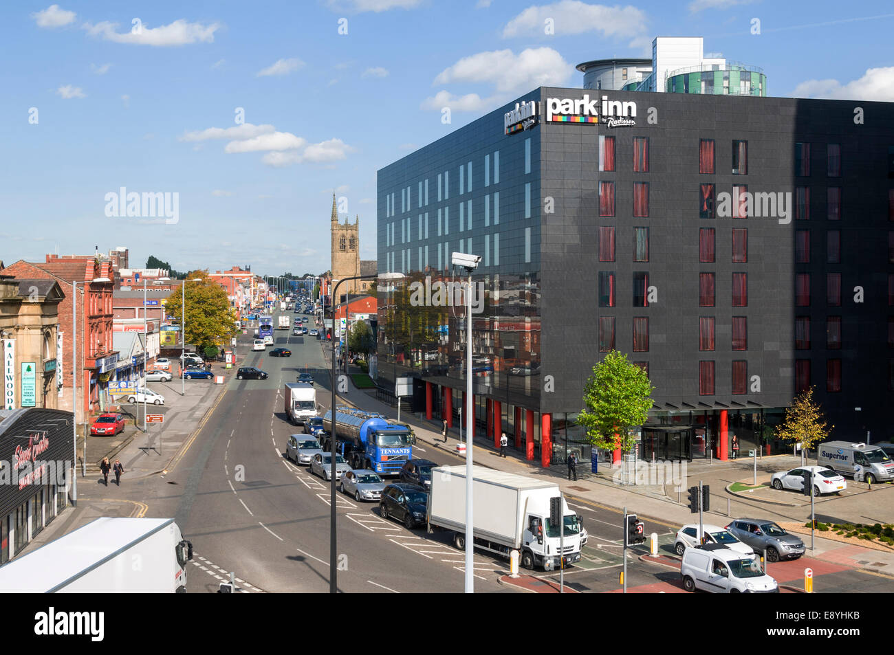 Park Inn e Cheetham Hill Road, Manchester, Inghilterra, Regno Unito. Foto Stock