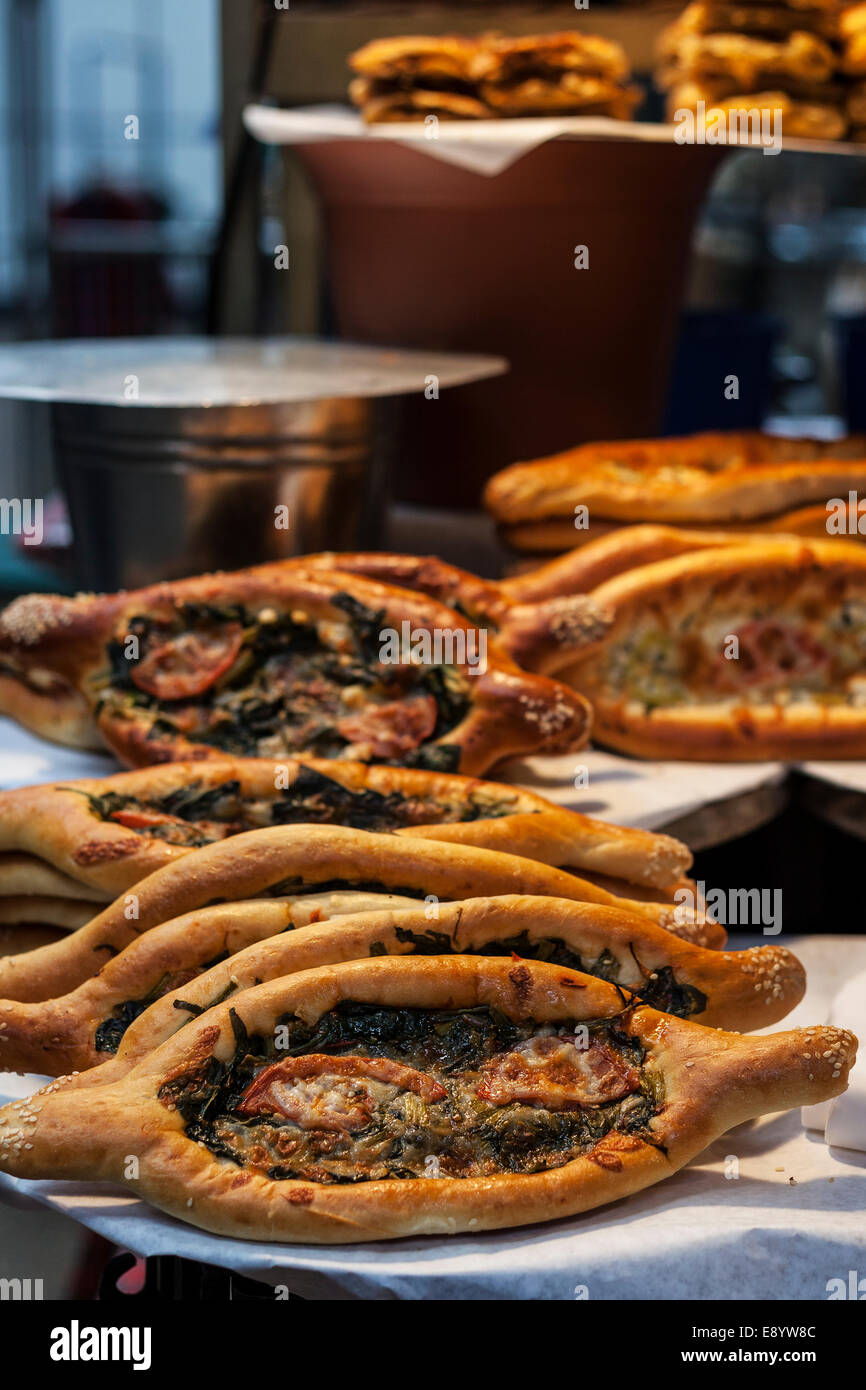 Torte e pasticceria in stallo Spitalfields Market Foto Stock