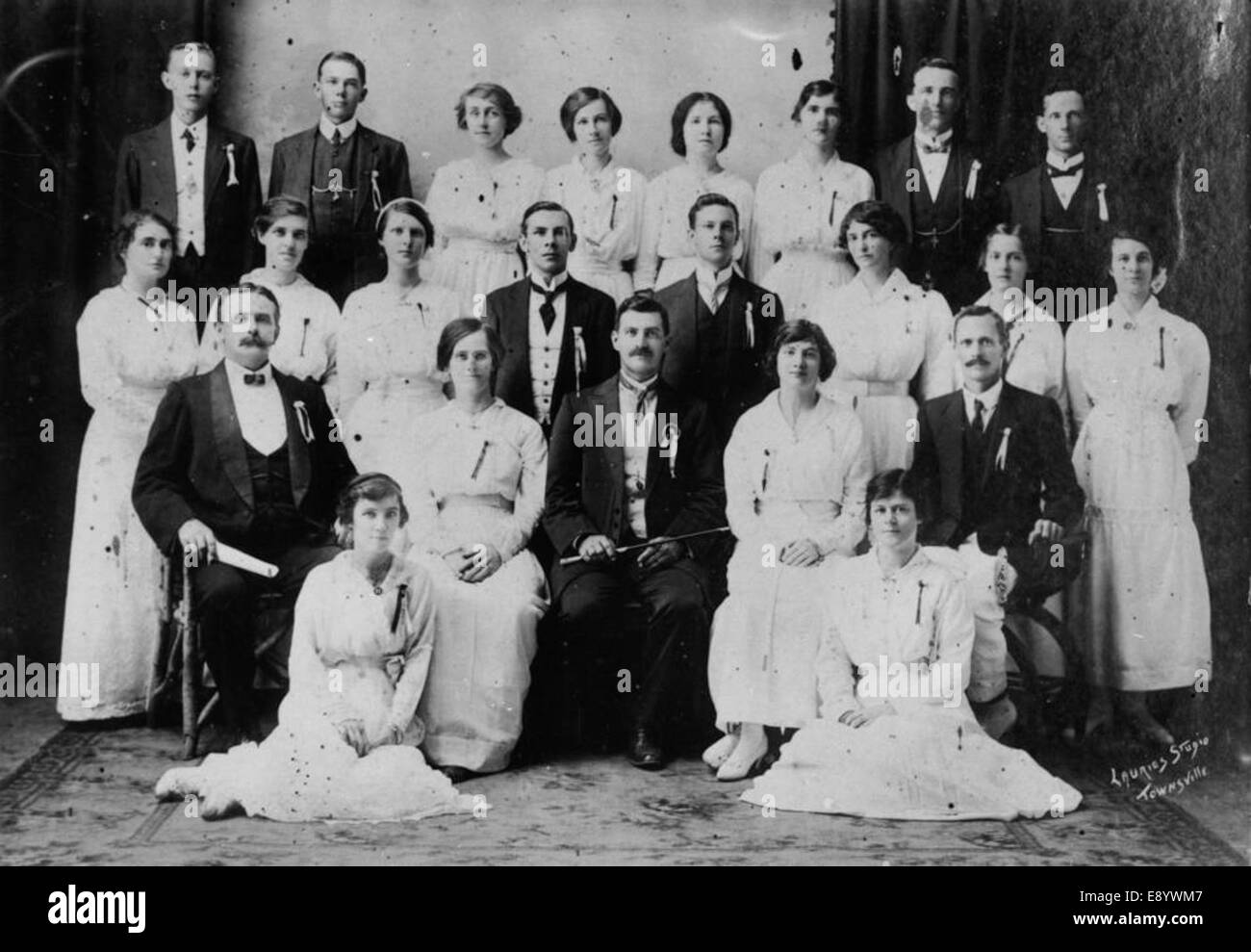 Una fotografia dei Bowen Singers, un gruppo vocale del 1918 circa. L'immagine probabilmente cattura l'ensemble in esibizione, riflettendo le tradizioni musicali e la vita culturale dei primi anni del XX secolo. Foto Stock