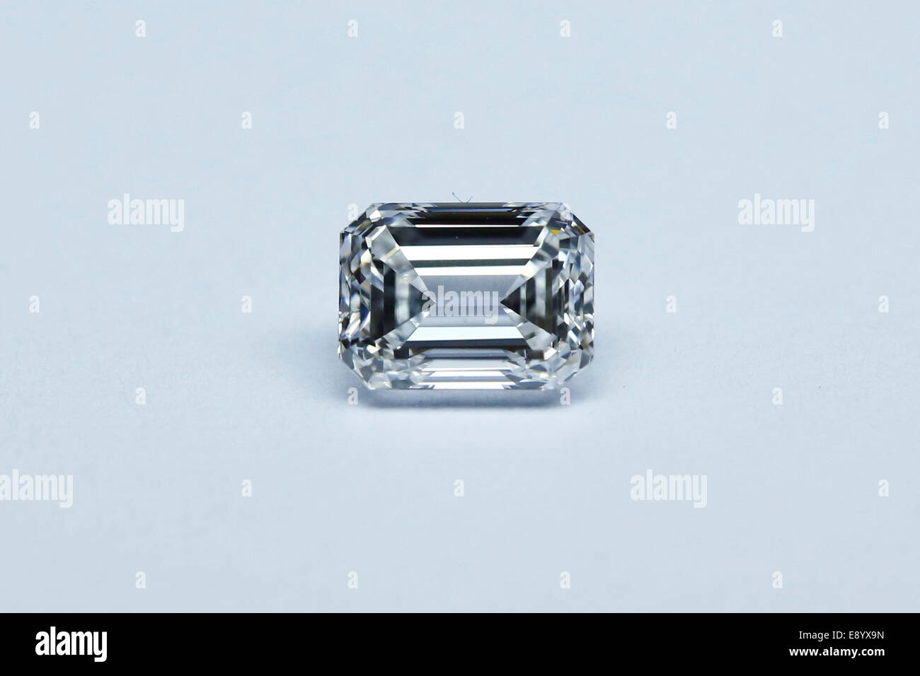 Taglio smeraldo diamante allentato Foto Stock