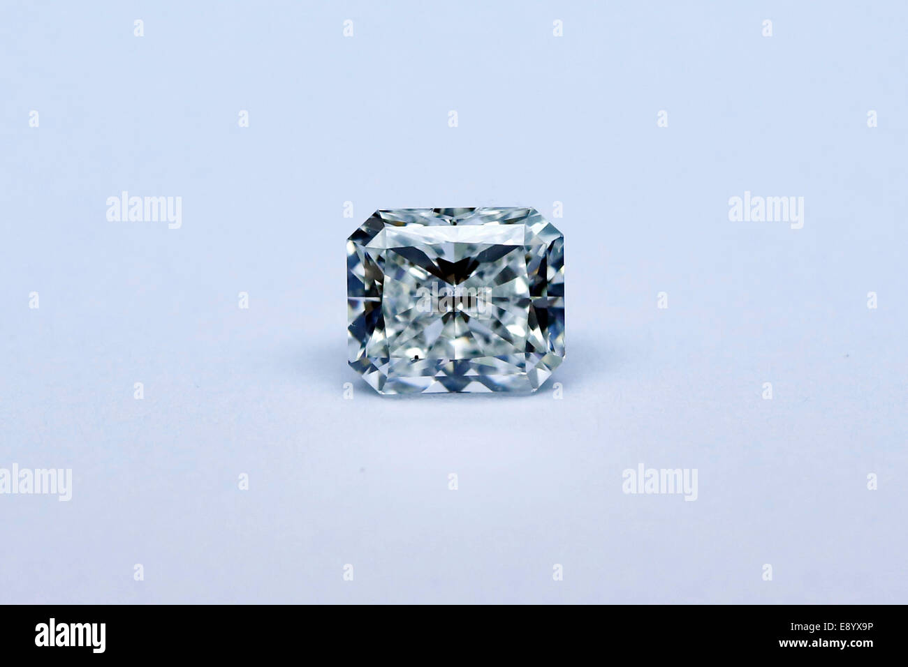 Radiant cut diamante allentato Foto Stock
