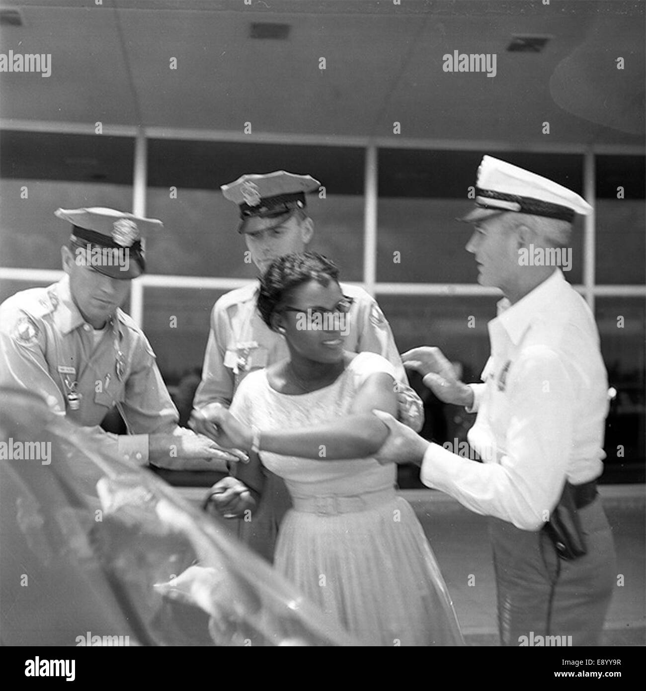 Una fotografia storica che cattura donne afroamericane coinvolte nel movimento per i diritti civili, con Priscilla Stephens Kruize tra gli individui ritratti. L'immagine riflette la lotta per l'uguaglianza e il coinvolgimento degli attivisti a Tallahassee, Florida. Foto Stock