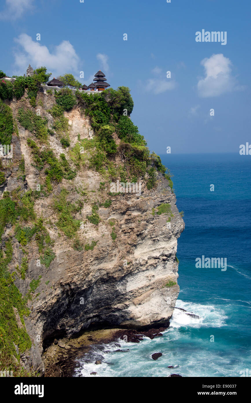 Scogliere e pura Luhur Temple Ulu Watu Bali Indonesia Foto Stock