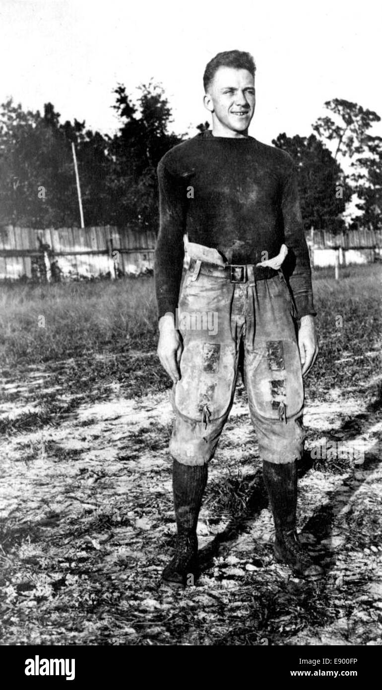 Questa fotografia cattura Roy Van Camp, un giocatore di football dell'Università della Florida, durante il suo periodo a Gainesville. L'immagine riflette il suo coinvolgimento nel football universitario e la sua carriera atletica. Foto Stock