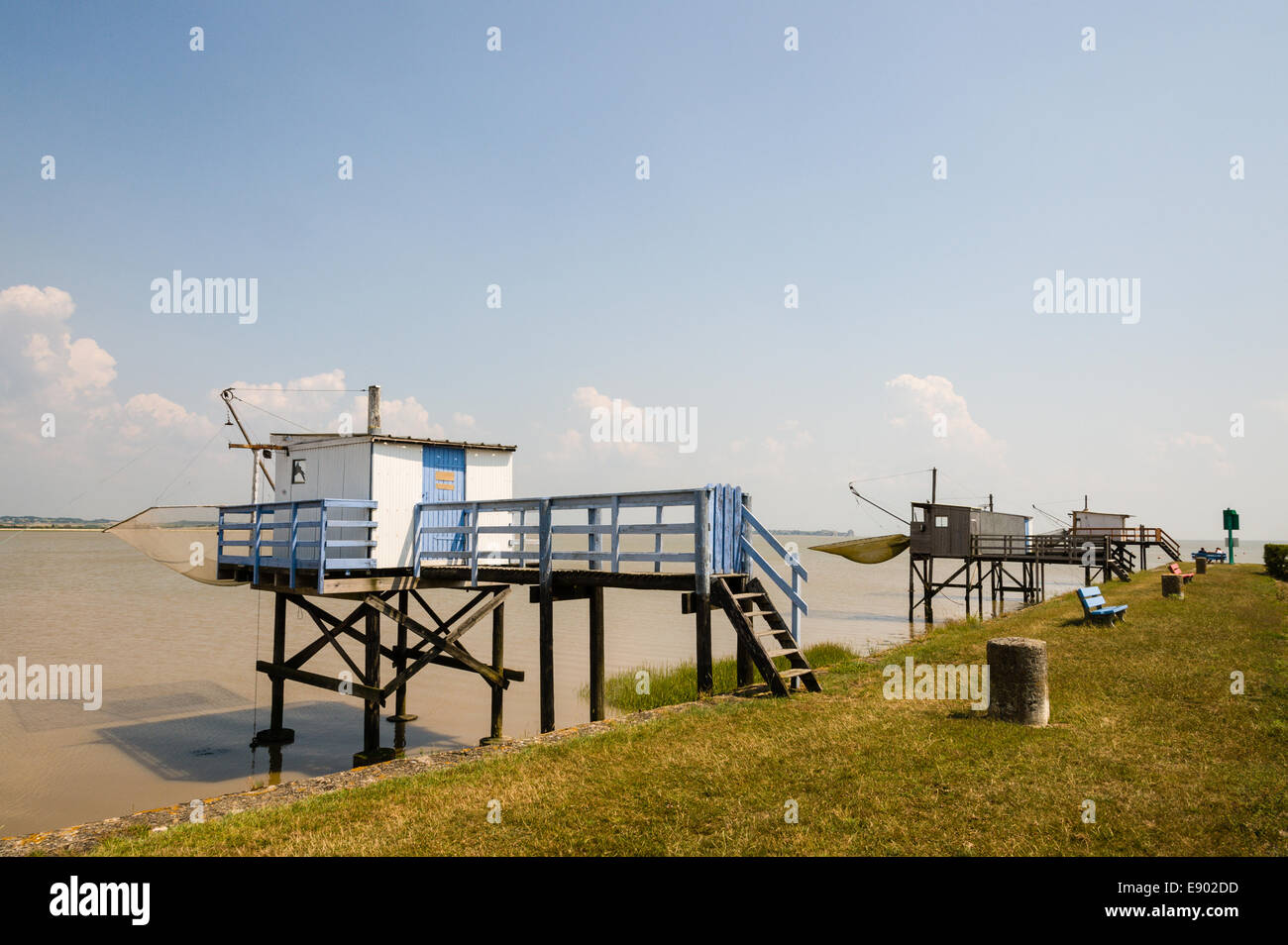Francia, Meschers SUR GIRONDE. La pesca tradizionale baita o carrelet. Foto Stock