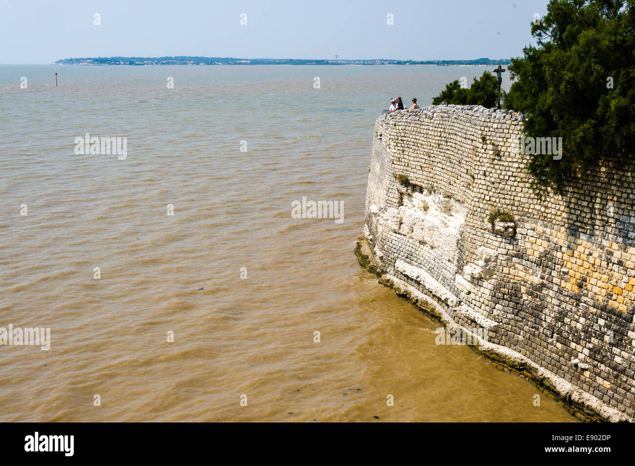 Francia, Talmont SUR GIRONDE. Un vecchio borgo fortificato presso l'estuario della Gironda. Foto Stock