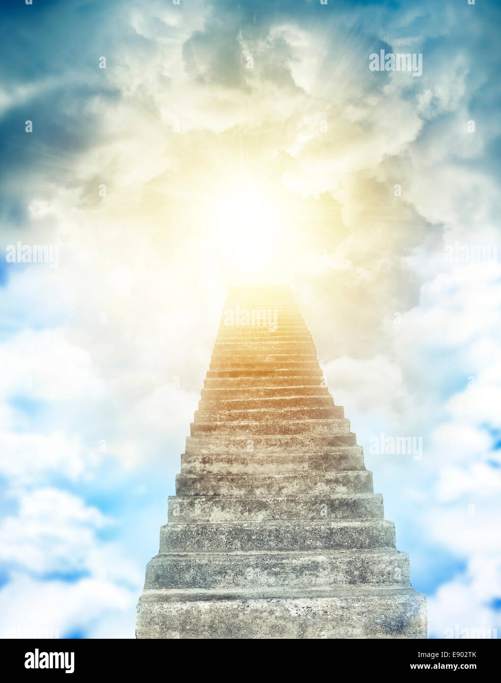 Scalinata che conduce alla luce brillante Foto Stock