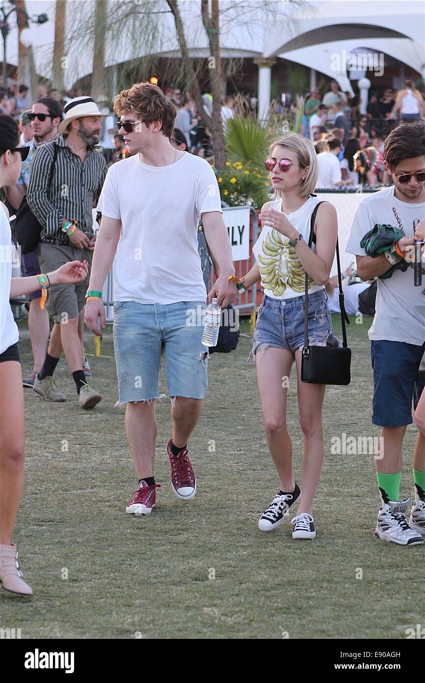 Emma Roberts gode di suoi amici a Coachella giorno 3 compreso il suo fidanzato con: Emma Roberts dove: Los Angeles, California, Stati Uniti quando: 14 Apr 2014 Foto Stock