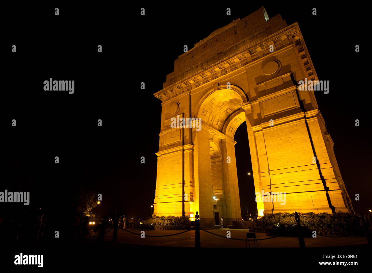 India Gate Memorial night Moon in orizzontale Foto Stock