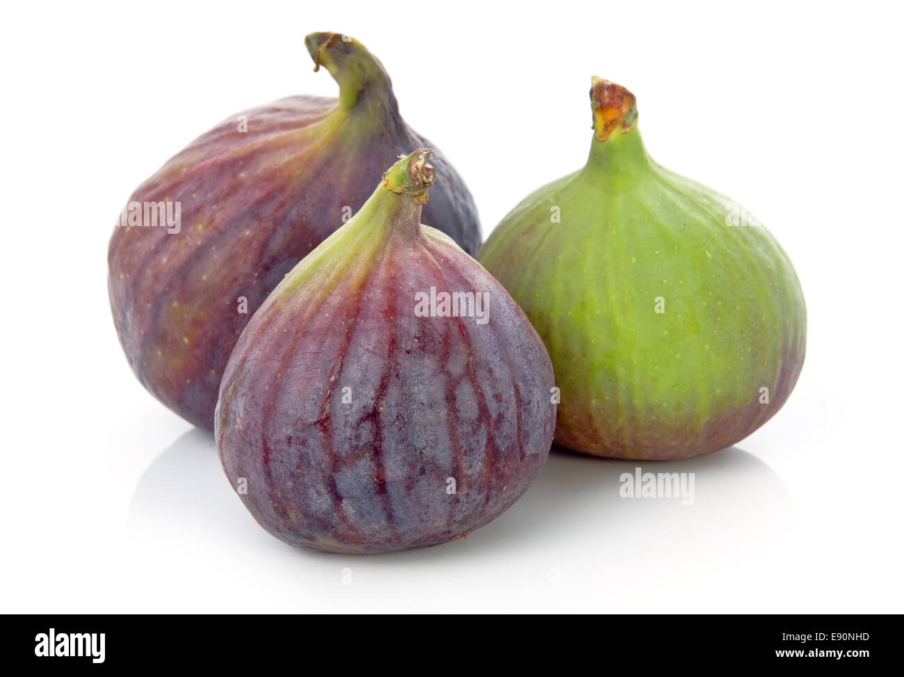 Mature viola e verde fig frutto isolato Foto Stock