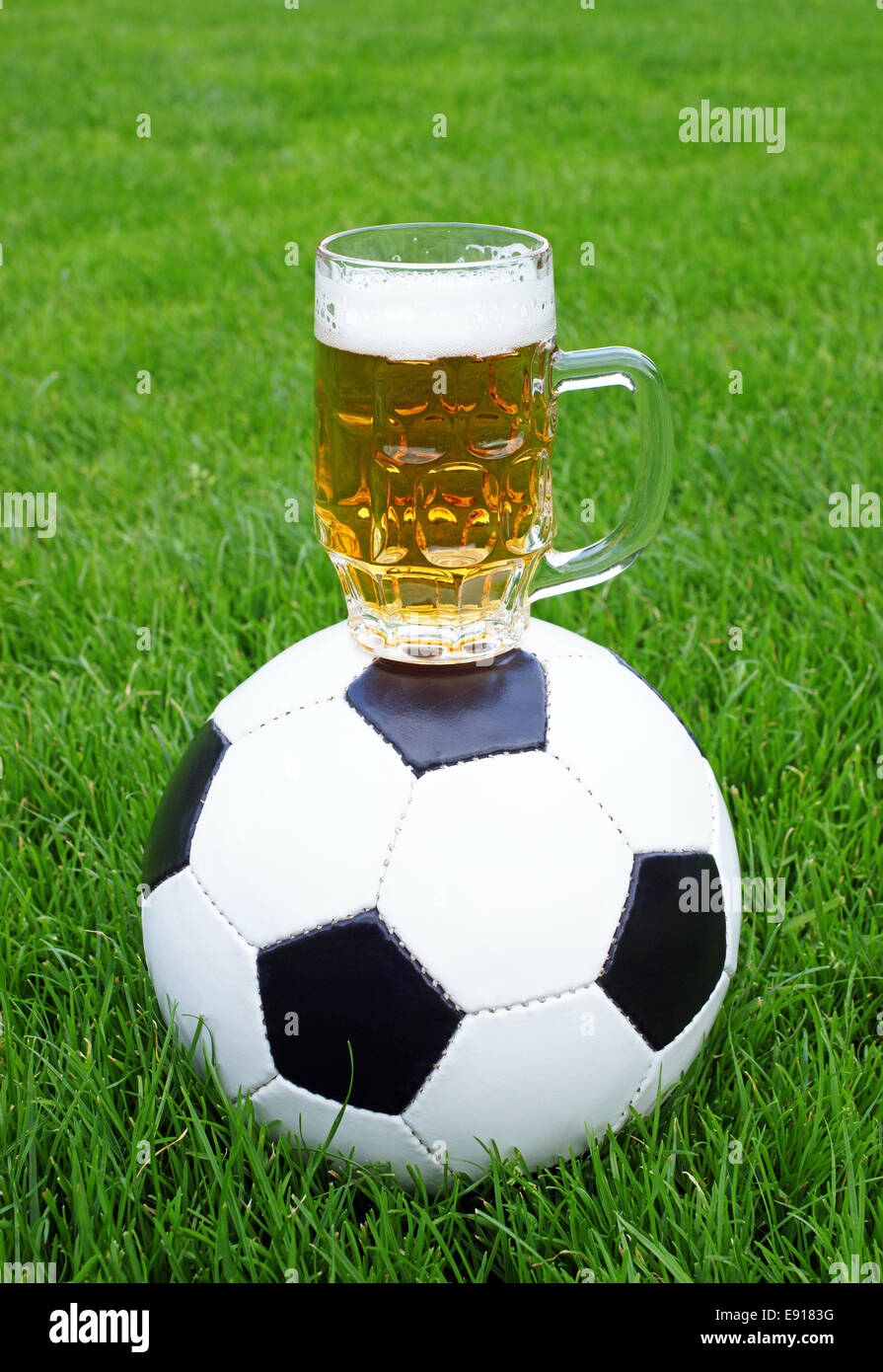Calcio e birra Foto Stock
