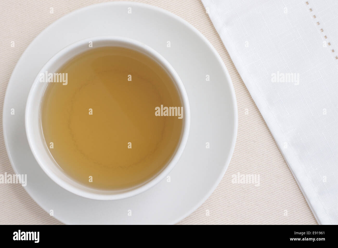 Il tè verde realizzata dalle foglie della pianta del tè di Camellia sinensis Foto Stock