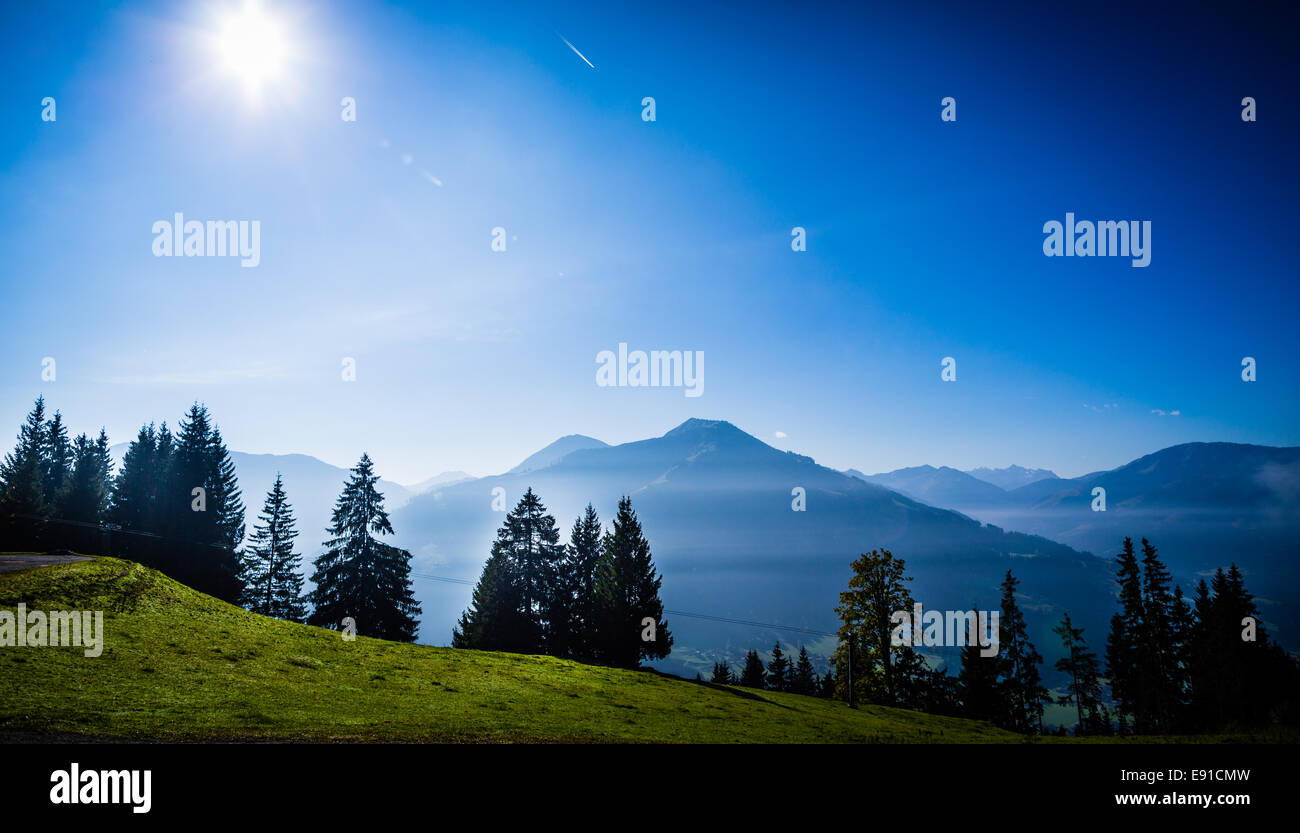 Vista sulla catena montuosa alpina nogni Brixen im Thale, Tirolo, Austria Foto Stock