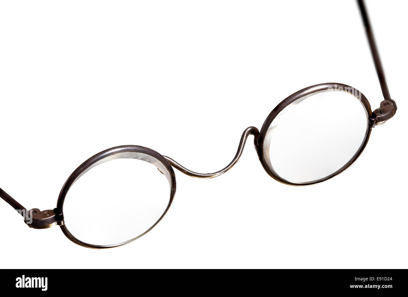 Occhiali da lettura pieghevoli con custodia rigida isolata su sfondo bianco  Foto stock - Alamy