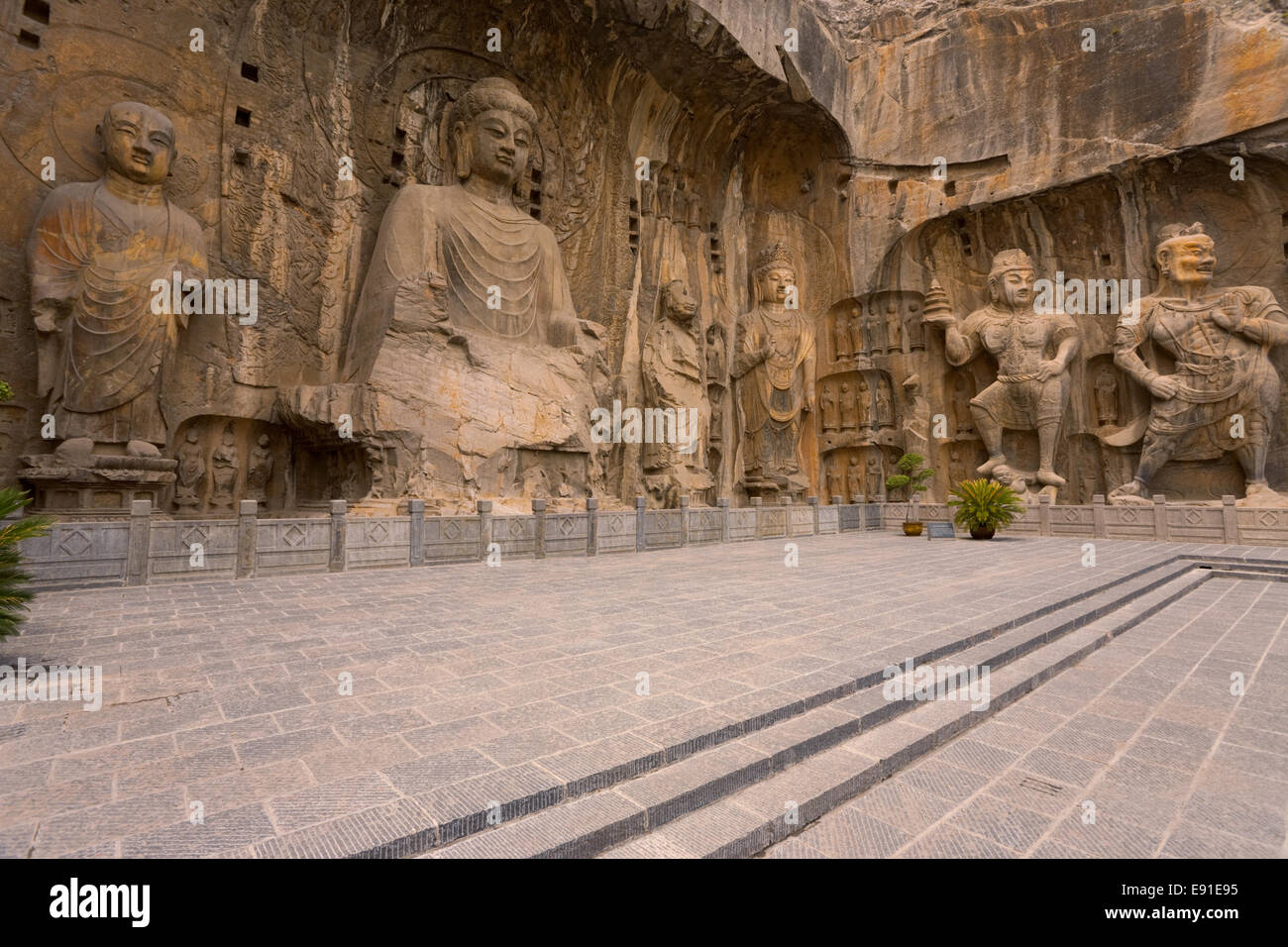 Le Grotte di Longmen statue cesellate Foto Stock