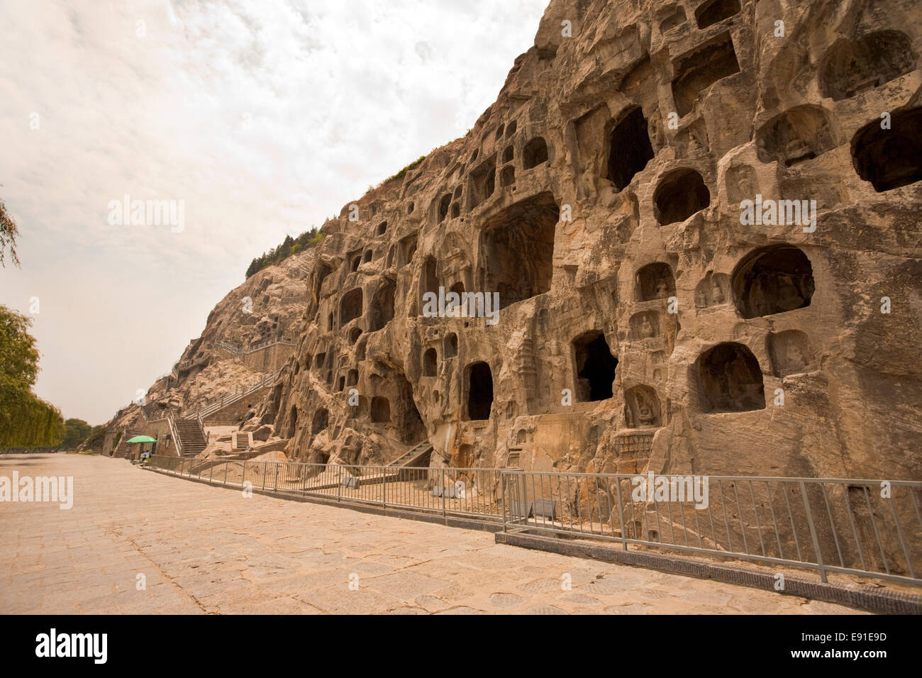 Le sculture grotte le Grotte di Longmen Foto Stock