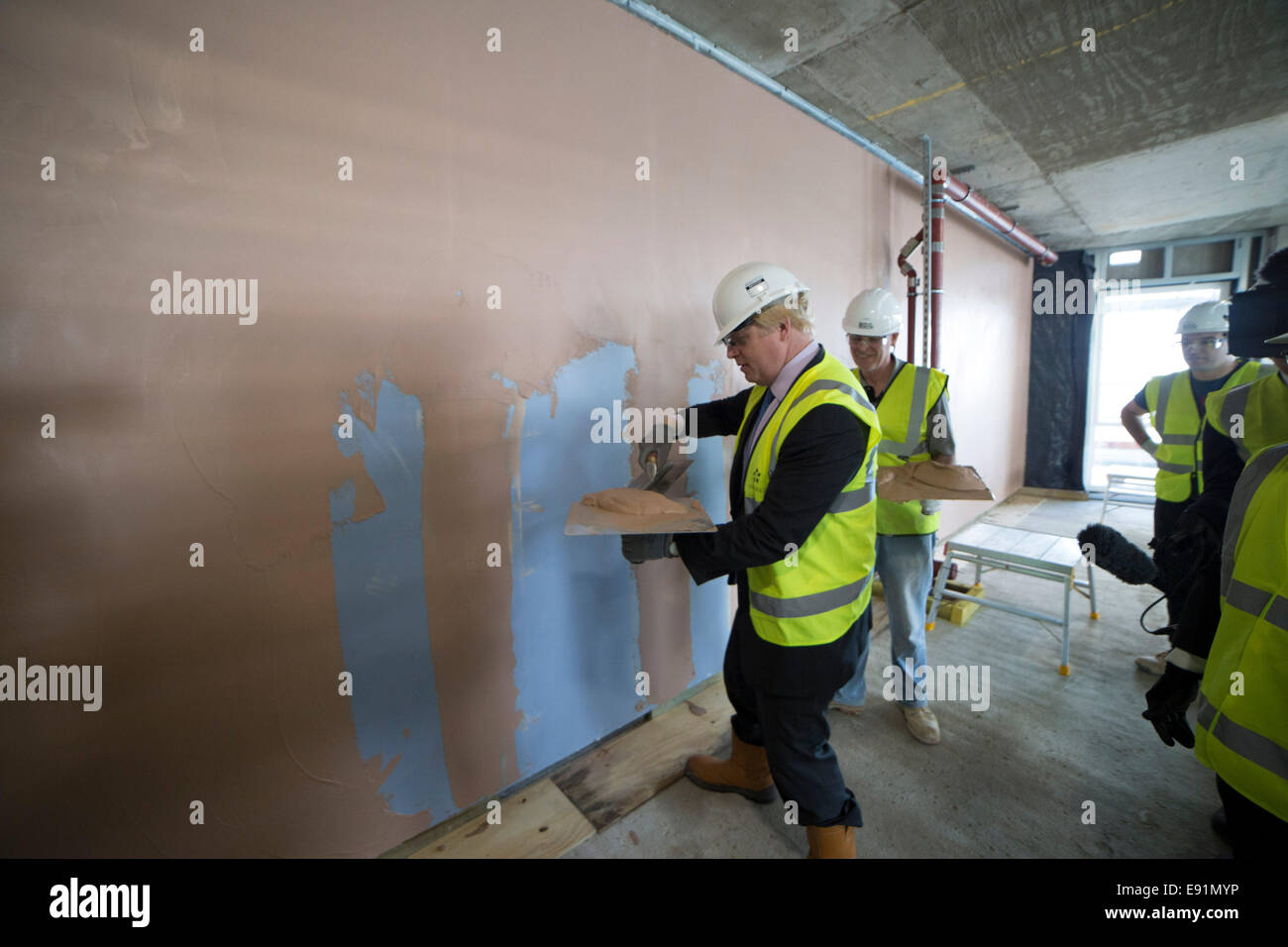 Londra, Regno Unito. Xvii oct, 2014. Il sindaco Boris Johnson visite nuovo vicinato nella penisola di Greenwich 2014 © Guy Corbishley/Alamy Live Foto Stock