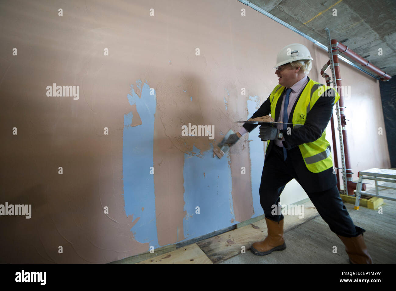 Londra, Regno Unito. Xvii oct, 2014. Il sindaco Boris Johnson visite nuovo vicinato nella penisola di Greenwich 2014 © Guy Corbishley/Alamy Live Foto Stock