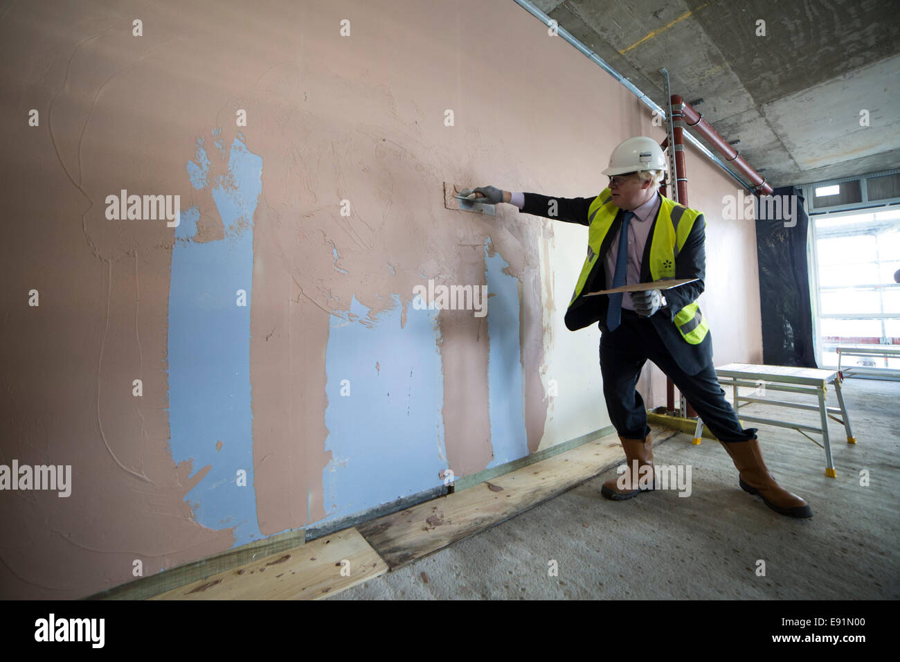 Londra, Regno Unito. Xvii oct, 2014. Il sindaco Boris Johnson visite nuovo vicinato nella penisola di Greenwich 2014 © Guy Corbishley/Alamy Live Foto Stock