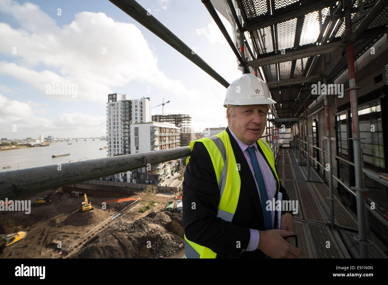 Londra, Regno Unito. Xvii oct, 2014. Il sindaco Boris Johnson visite nuovo vicinato nella penisola di Greenwich 2014 © Guy Corbishley/Alamy Live Foto Stock