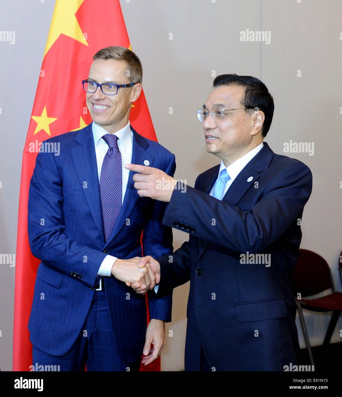 Milano, Italia. Xvii oct, 2014. Il premier cinese LI Keqiang (R) incontra il primo ministro finlandese Alexander Stubb, in Milano, Italia, Ottobre 17, 2014. Credito: Zhang Duo/Xinhua/Alamy Live News Foto Stock