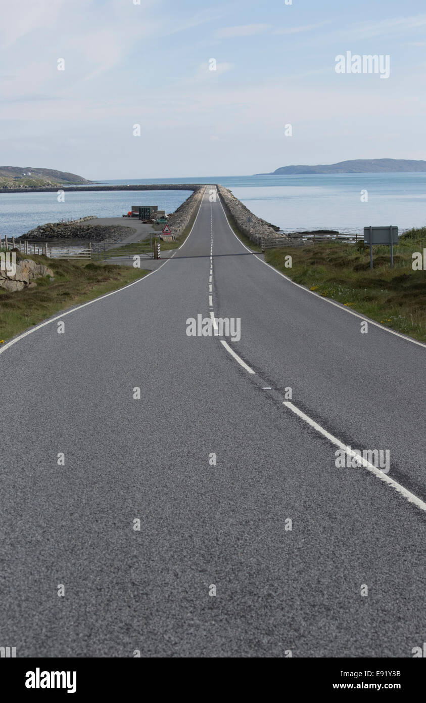Eriskay Causeway Eriskay di collegamento a sud Uist Ebridi Esterne della Scozia UK Foto Stock