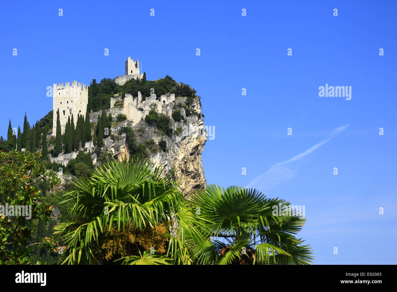 Rovina del castello di Arco, Italia Foto Stock