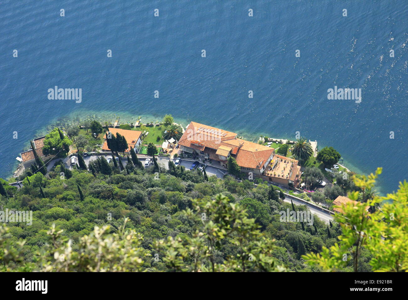 Vista sul lago di Garda da sopra Foto Stock
