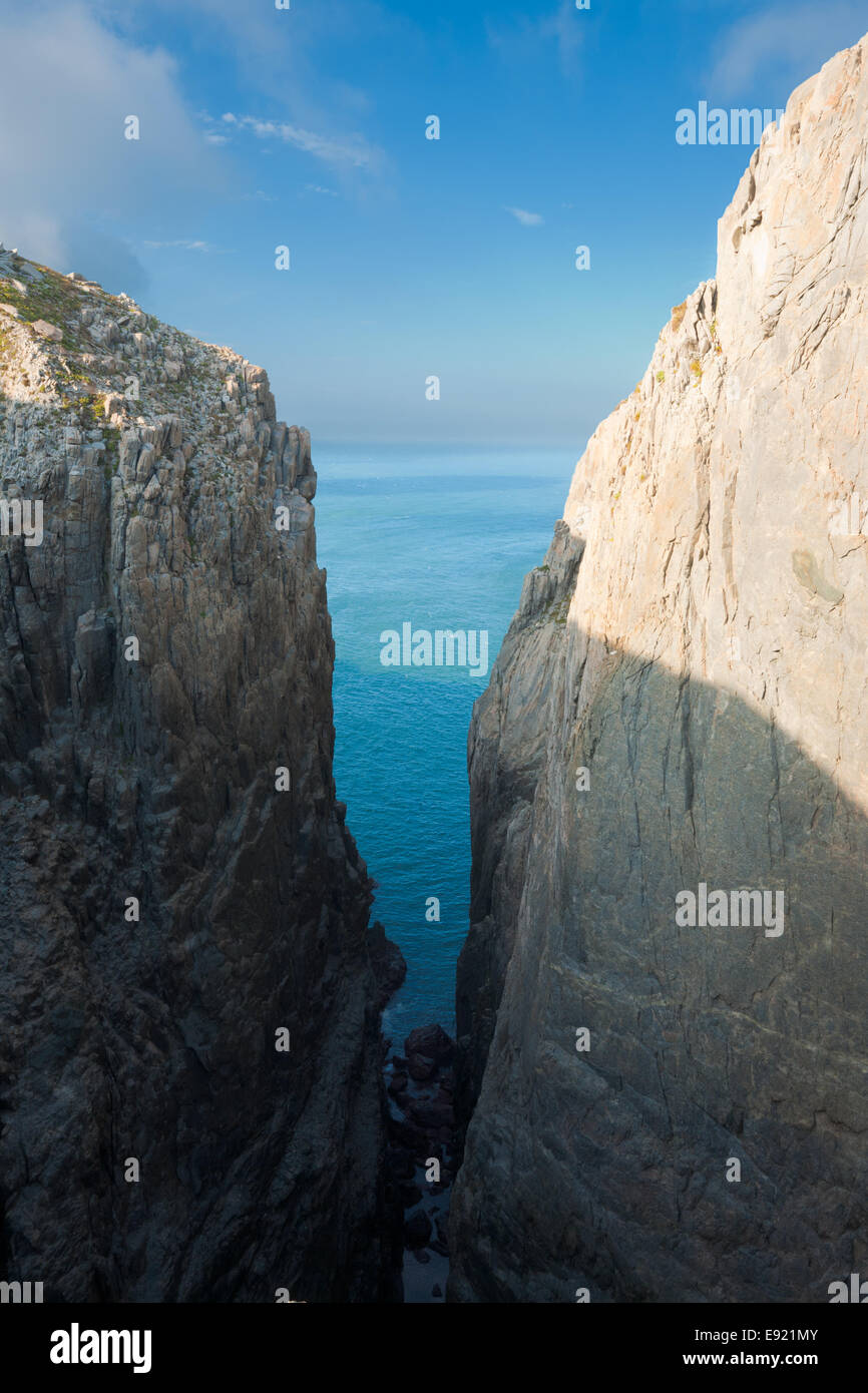 Suicidio scogliera alta muraglia Foto Stock