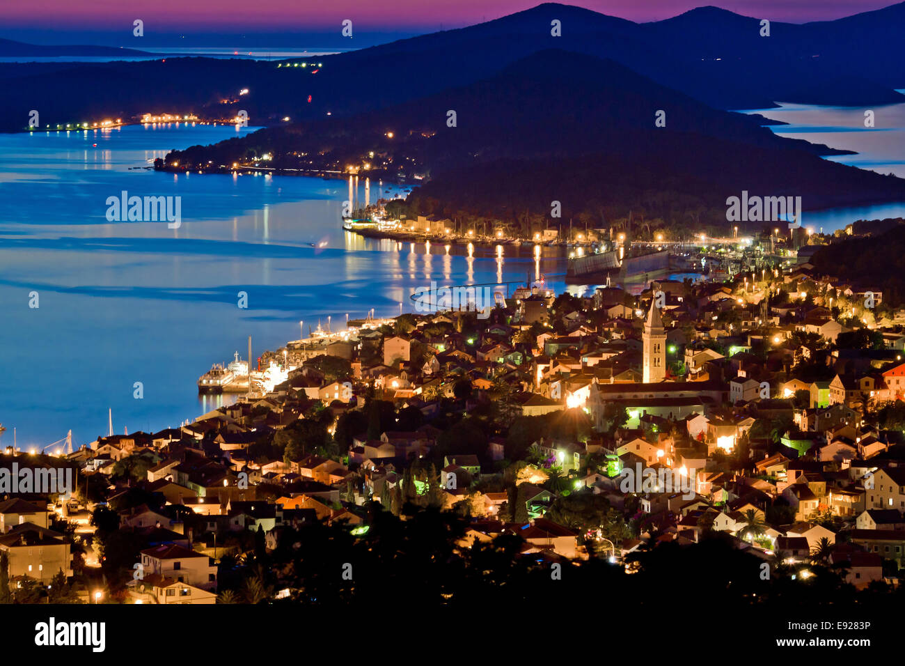 Città di Mali Losinj baia al tramonto Foto Stock