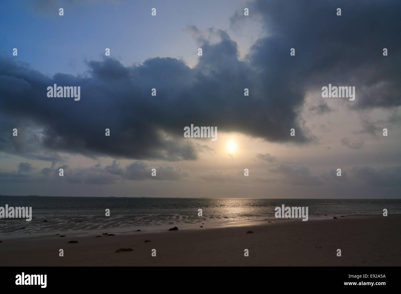 Tramonto al mare del Nord coast Foto Stock