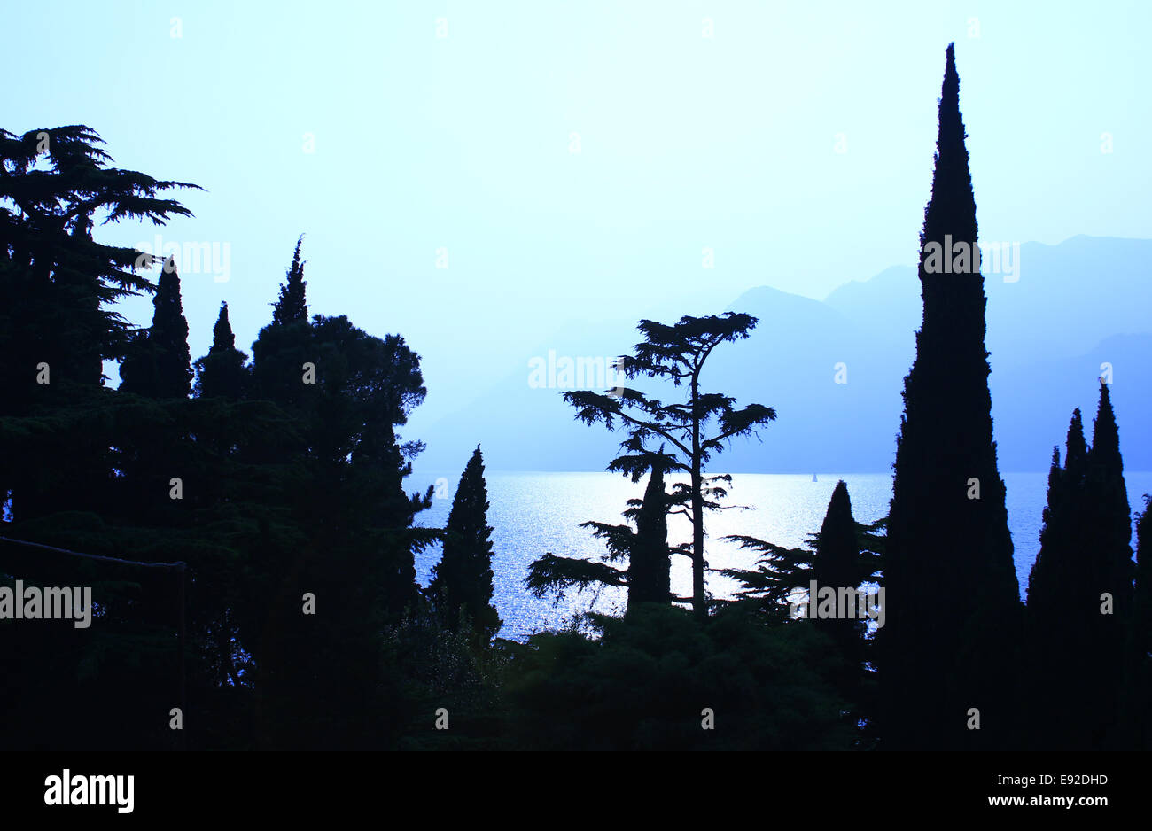 Atmosfera serale presso il Lago di Garda, Italia Foto Stock