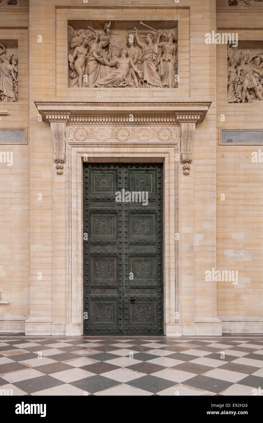 La porta verde e modellato piano al Pantheon Parigi Francia. Foto Stock