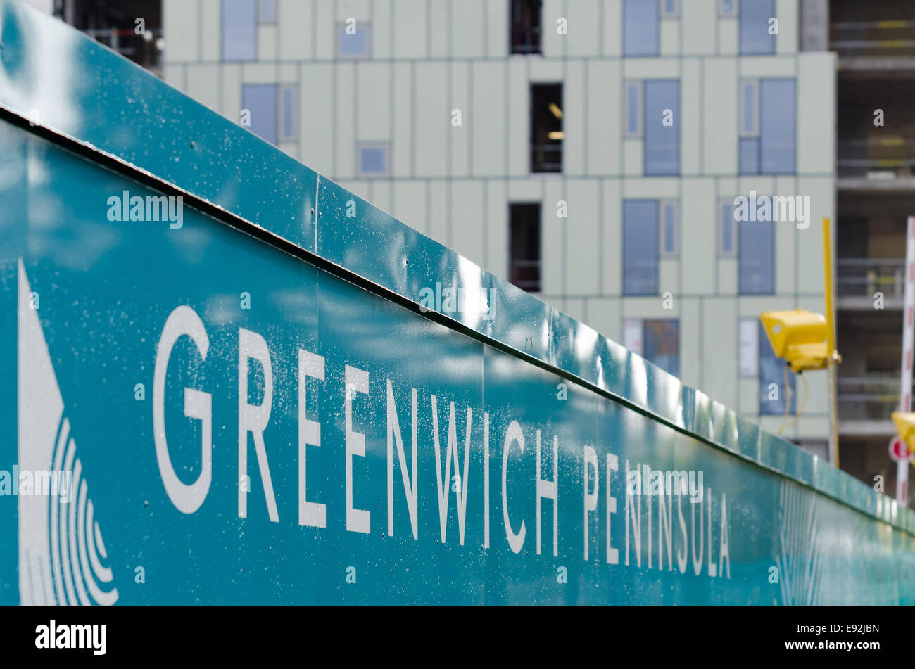 Londra, Regno Unito. Xvii oct, 2014. Il sindaco Boris Johnson visite nuove case nella penisola di Greenwich 2014 Credit: Guy Corbishley/Alamy Live News Foto Stock