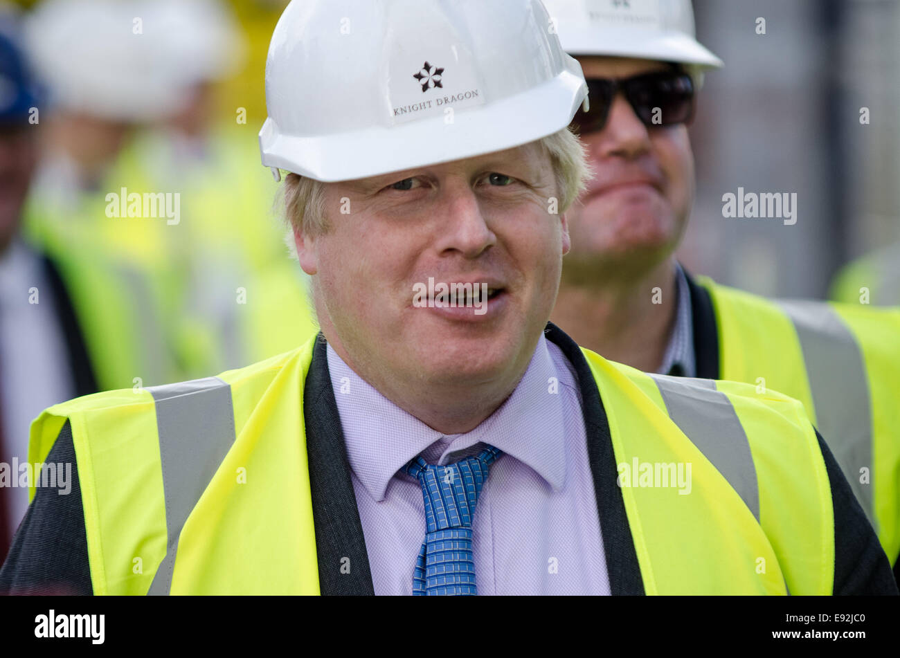 Londra, Regno Unito. Xvii oct, 2014. Il sindaco Boris Johnson visite nuove case nella penisola di Greenwich 2014 Credit: Guy Corbishley/Alamy Live News Foto Stock