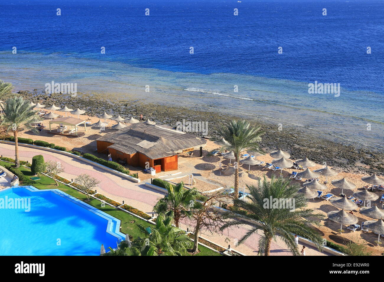 Vista dall'alto della spiaggia nel resort di Sharm El Sheikh Foto Stock