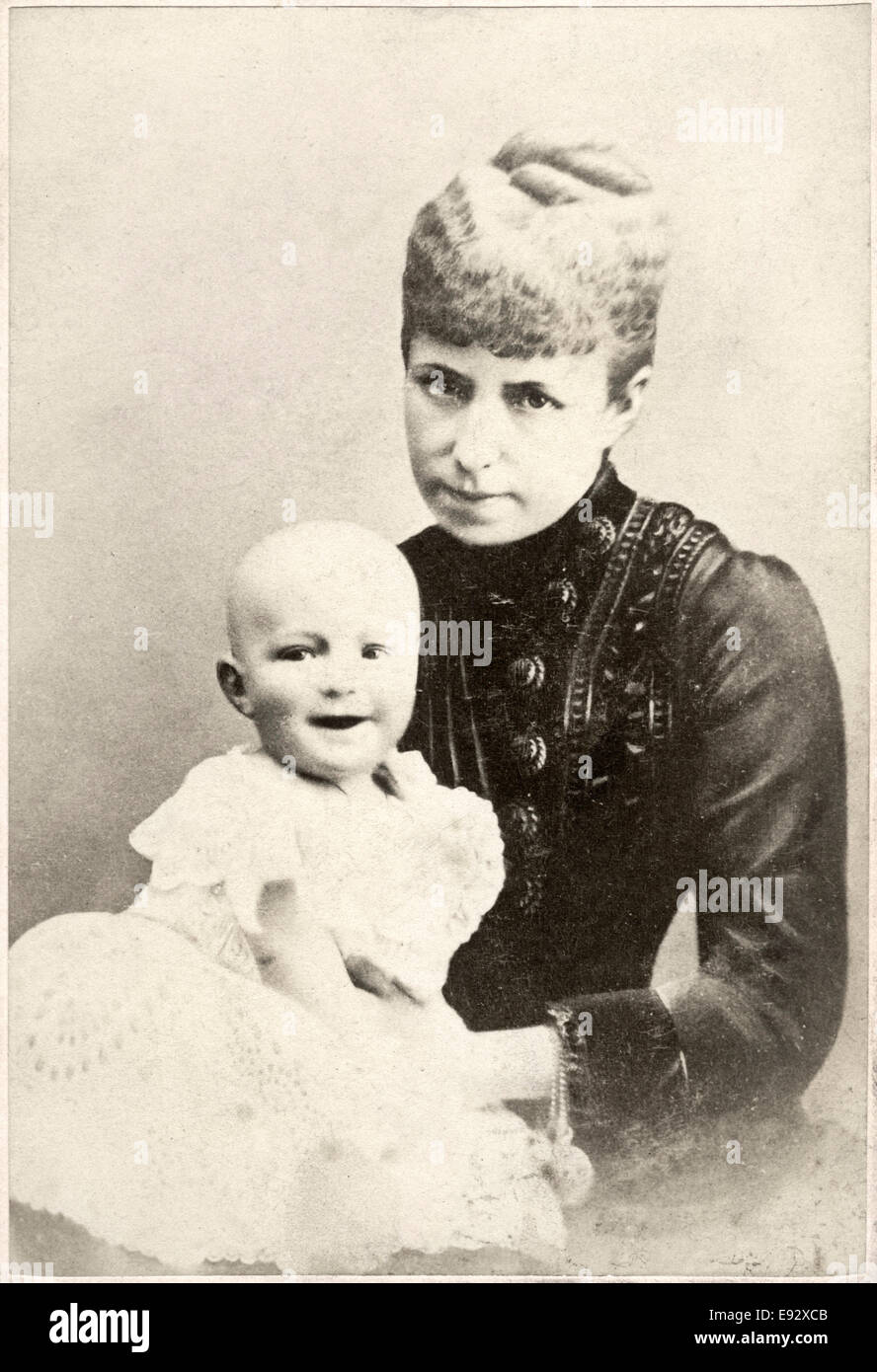 Alfonso XIII (1886-1941), Re di Spagna e madre, Maria Cristina d'Austria, regina reggente (1858-1929), Ritratto, albume scheda cabinet, circa 1886 Foto Stock