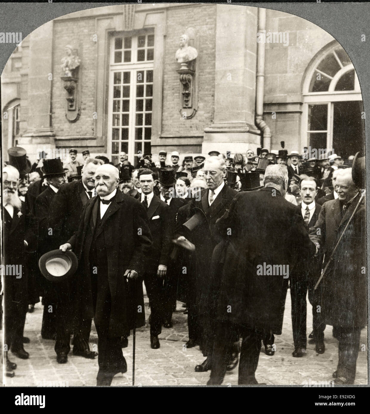 Georges Clemenceau, Woodrow Wilson, & David Lloyd George, lasciando il palazzo di Versailles durante il Trattato di pace, singola immagine della scheda Stereo, 28 giugno 1919 Foto Stock
