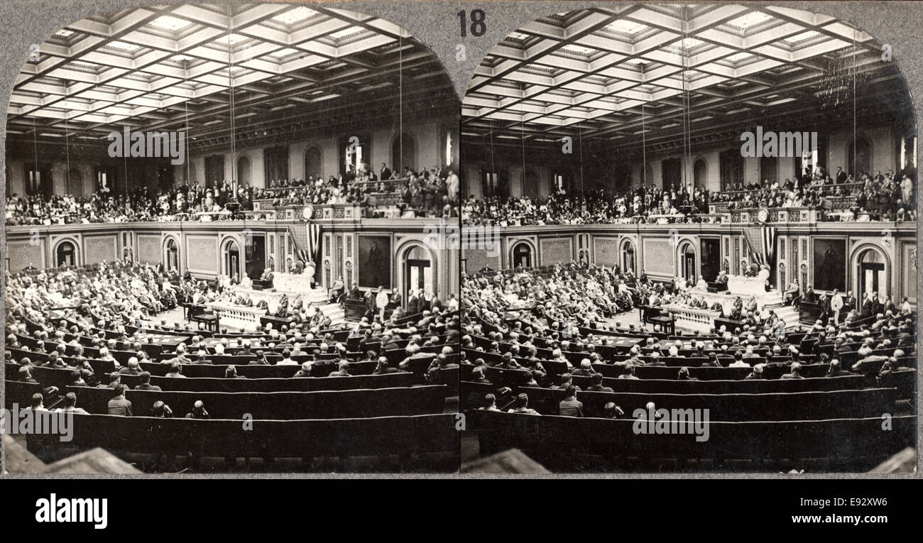 Il Presidente Wilson affrontare il Congresso sulla questione della pace internazionale e di pericolo imminente di guerra con la Germania, 3 febbraio 1917, scheda Stereo Foto Stock