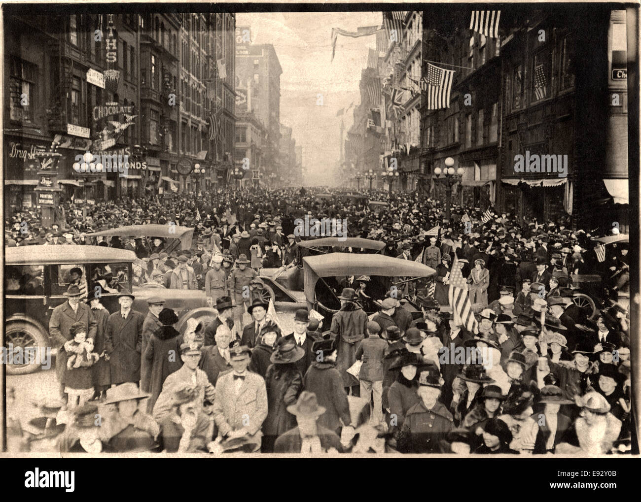 La prima guerra mondiale vittoria festeggiamenti, New York City, Stati Uniti d'America, 11 novembre 1918 Foto Stock