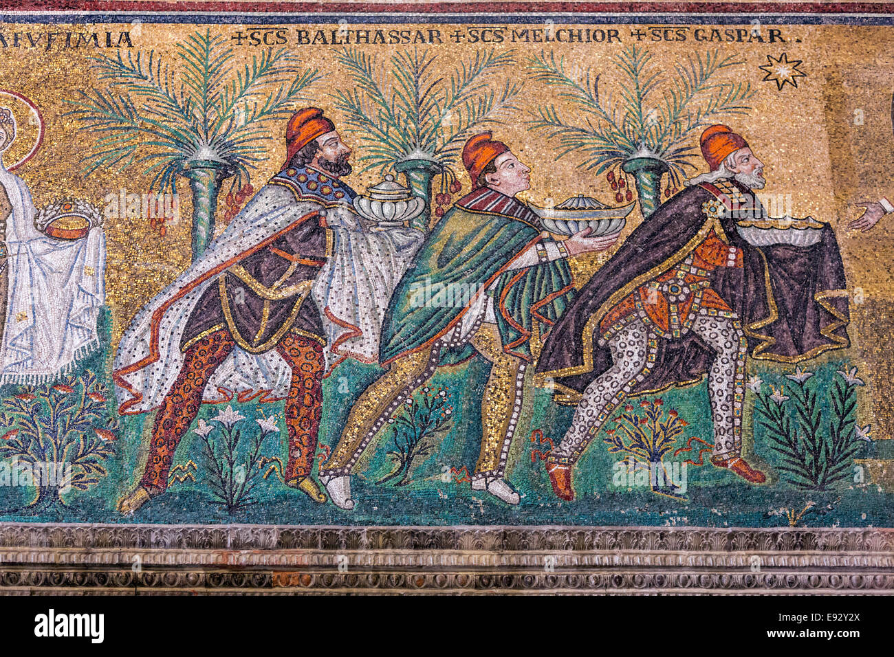 Dettaglio del mosaico bizantino di Sant'Apollinare Nuovo, Ravenna, raffiguranti i tre Re Magi Foto Stock