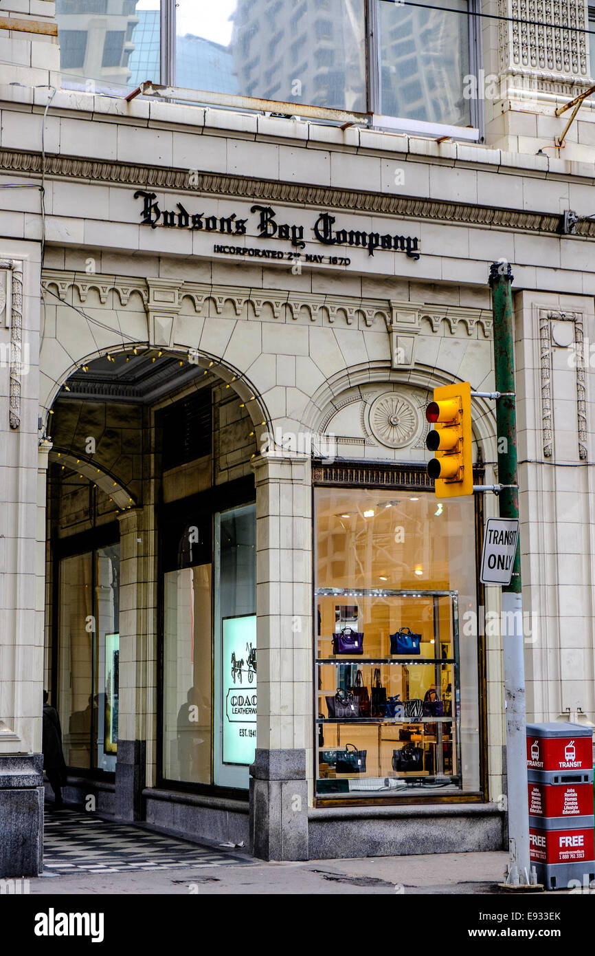 Hudson's Bay Company department store che si trova a 200 8 Avenue a Sud-ovest di Calgary, Alberta Canada. Foto Stock