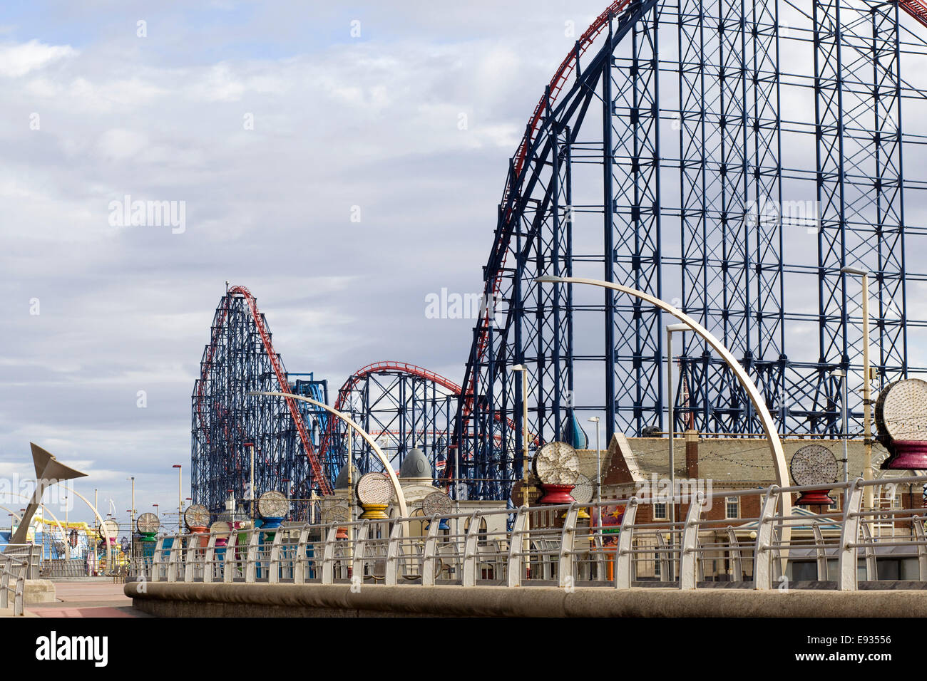 La spiaggia e il lungomare, il Golden Mile, Blackpool, Lancashire, Regno Unito Foto Stock